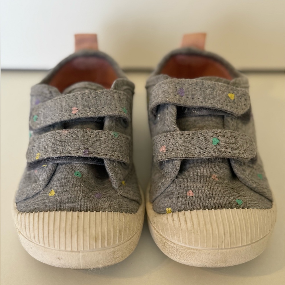 🎁 Free in bundle Cat & Jack double velcro hard toe shoes grey gray with hearts